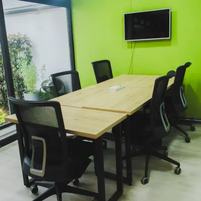 Personas en sala de juntas